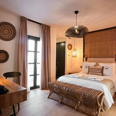 Santo Cristo La Ciudadela Hotel 2*